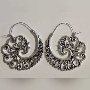 (1322)Elegant Silver Swirl Earrings